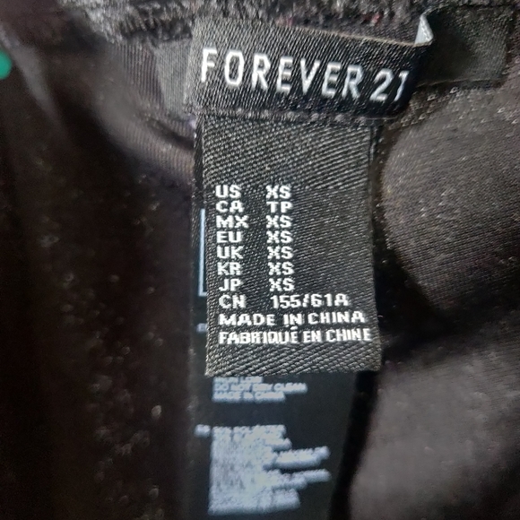 NWOT- Black velvet leggings with gold studs - Picture 5 of 5